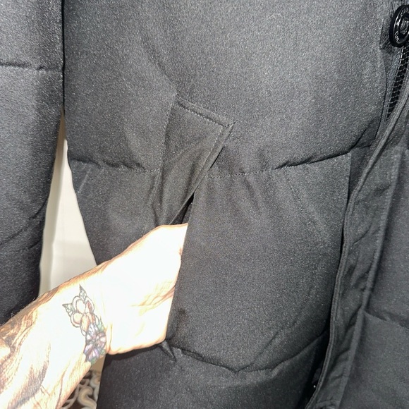 Black Ski & Snowboard Jacket with Insulation and Extreme Weather Resistance - Picture 9 of 14